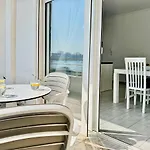 Robin Sea View ساراندا